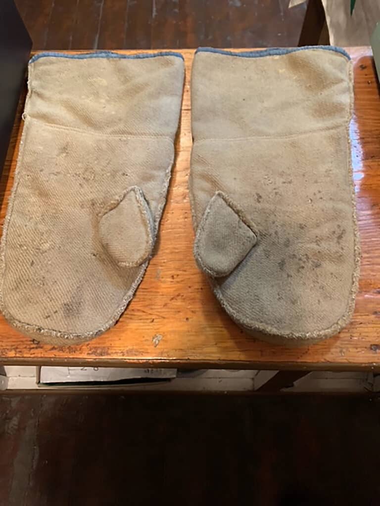 Mittens across the ocean