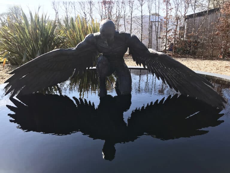 Don’t miss the stunning FORM at Sculpture by the Lakes