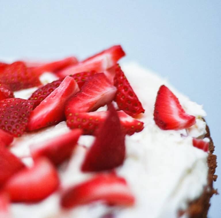 Perfect summer baking – berry and vanilla cake