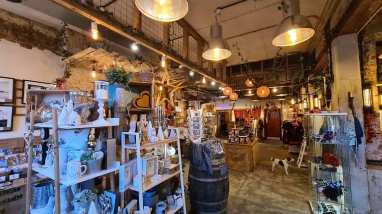 Take an hour for a browse in Stur