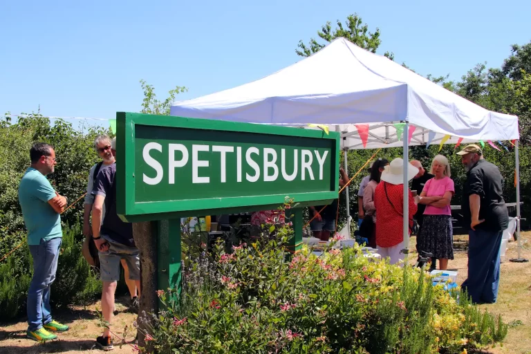 Sunshine, ukuleles and cream teas: Spetisbury Station Summer Tea Party a sweet success